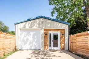 Cozy Austin Stay • Perfect for Couples or up to 6 - Image 5
