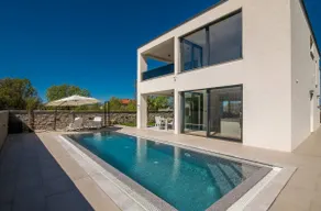 Villa Weiss Malinska Heated Pool - Osmosis System - Image 5
