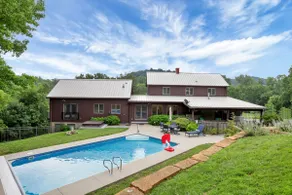 Fall Getaway - sleeps 16 w/ heated pool, hot tub! - Image 2