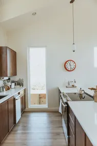 Storybook Nashville Guesthouse - Perfect for Couples and Solo Travelers - Image 2