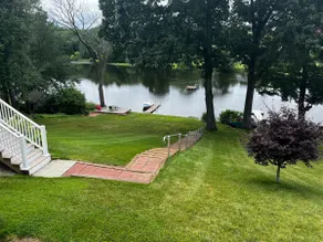 Serene Lakefront Retreat - Image 3