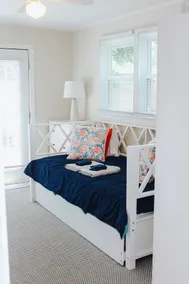 *fenced in backyard* Beaufort Bungalow - Image 5