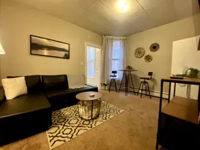 Newly Remodeled Midtown Apartment - Image 2