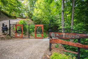 The Hideout: Mountaintop Retreat w/ Views - Image 3