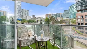 Heart of Downtown/Stadium w/ Pool & Free Parking - Image 2