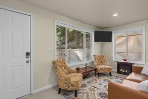 Seward Park Cozy Condo-Parks & Lake access Near - Image 2
