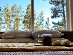 Pike's Perch: Your Modern Mountain Retreat with AC - Image 3