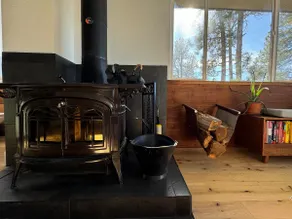 Pike's Perch: Your Modern Mountain Retreat with AC - Image 4