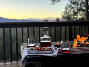 Pike's Perch: Your Modern Mountain Retreat with AC - Image 2