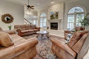 Beautiful 5 Bedroom Ranch Home - Image 4
