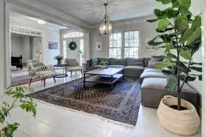 Beautiful 5 Bedroom Ranch Home - Image 2