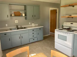 Lake access. Full private home. Cozy Beach Cottage - Image 5