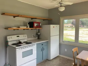 Lake access. Full private home. Cozy Beach Cottage - Image 2