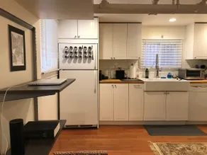 Comfy Garden Suite in Andersonville - Image 3