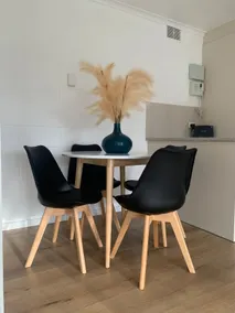Cute and cosy, close to town! - Image 5