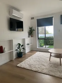 Cute and cosy, close to town! - Image 2