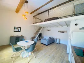 ”Suzon” Small loft Terrace & Air Conditioning! Town Hall Side - Image 4