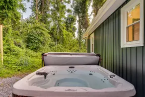 Mattis Mountain Retreat with Hot Tub and cinema - Image 4