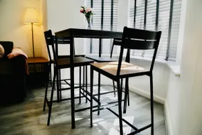New Modern Apartment With FREE Private Parking - Image 2