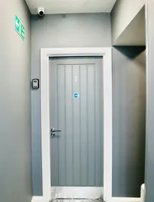 New Modern Apartment With FREE Private Parking - Image 3