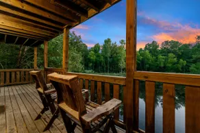 Pondfront Treehouse, Centrally Located, Hot Tub - Image 2