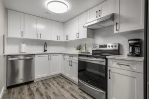 Charming~2Bed~Central~Near Downtown & Parks - Image 4