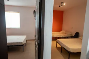 3 bedrooms x 3 bathrooms, for 9+ - Image 3