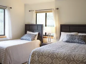 Modern Cabin: family, Games, EV charge, work trips - Image 3