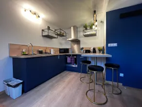 Beautiful Downtown Apartment - Image 2