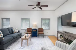 Spacious Condo steps from The Square - Image 4