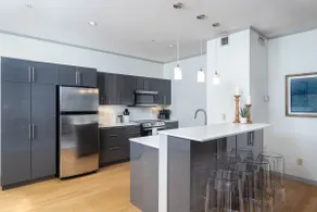 Spacious Condo steps from The Square - Image 5