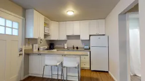 Hazel's Hideway:  AC, Smart TV, free parking - Image 4