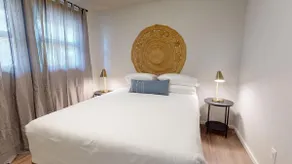 Hazel's Hideway:  AC, Smart TV, free parking - Image 2