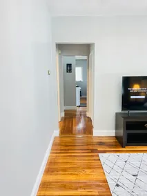 Cozy & Modern 2 Bedroom House - Free Parking ! - Image 4