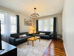 Cozy & Modern 2 Bedroom House - Free Parking ! - Image 2