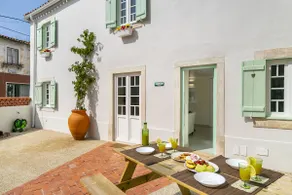 Perfect Downtown Retreat - Image 2
