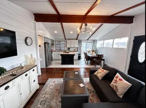 8th Street Haven - 3 bedroom House in DT Hamilton - Image 4