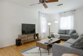 Mid Century Revival Retreat - Min to DFW & FIFA - Image 2