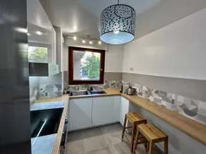 Splendid 92m2 Renovated, 4 Rooms - Image 5