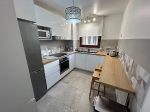 Splendid 92m2 Renovated, 4 Rooms - Image 4