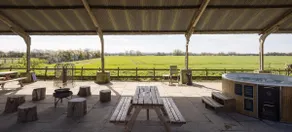 Beautiful barns with three wood burning hot tubs - Image 4