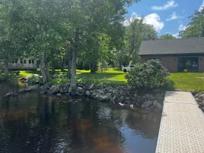 Lakeside luxury bliss - Image 2