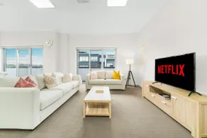 Spacious 2 Bedroom Flat In Wolli Creek - Image 5
