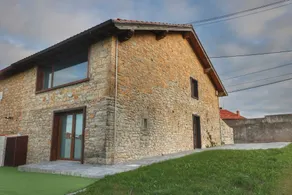 Stone house with sea views - Image 3