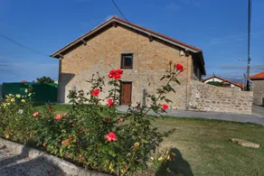 Stone house with sea views - Image 2