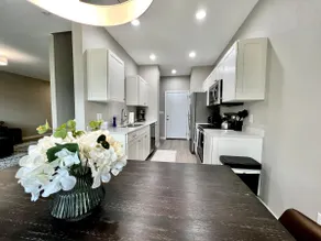 3Bed/2.5Bath - King Beds - Attached Garage! - Image 5