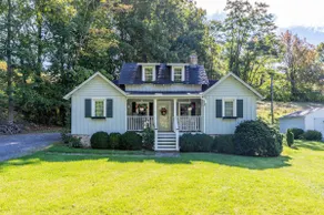 Cozy Historic 1905 Cordwood Cottage! - Image 2