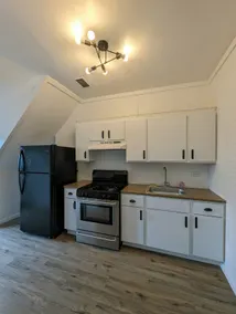Spacious Renovated 2 Bed/ 1 Bath - Image 5