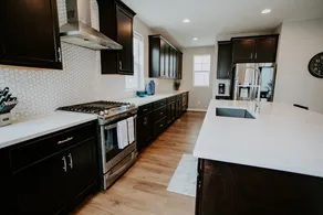 Light-Filled Oasis: Modern & Comfortable - Image 2