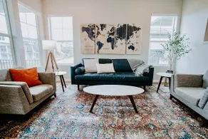 Light-Filled Oasis: Modern & Comfortable - Image 4